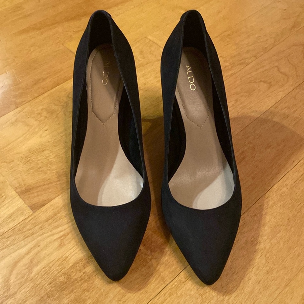 Aldo black velvet pumps